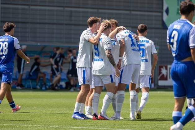 Fußball 3. Liga, Saison 2026 27, 1. Spieltag: TSG Hoffenheim 2 gegen Hansa Rostock***Jubel bei Rostock nach dem Führungstreffer zum 2:1 *** Soccer 3rd Division, 2026–27 Season, Matchday 1: TSG Hoffenheim 2 vs. Hansa Rostock***Jubilation in Rostock after the go-ahead goal made it 2–1 Copyright: xUdoxHerrmannx