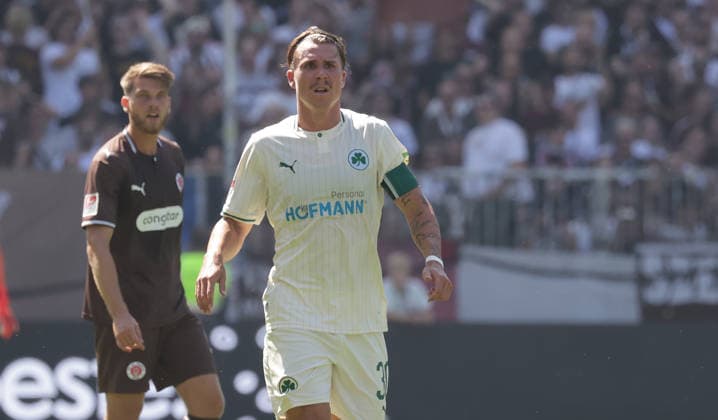1-1 durch Felix Klaus (SpVgg Greuther Fuerth) Fussball, 2.Liga, Saison 2026-2027 Herren, FC St.Pauli gegen Greuther Fuerth DFL REGULATIONS PROHIBIT ANY USE OF PHOTOGRAPHS AS IMAGE SEQUENCES AND OR QUASI-VIDEO. *** 1 1 by Felix Klaus, SpVgg Greuther Fürth Soccer, 2nd Division, 2026–2027 Men s Season, FC St. Pauli vs. Greuther Fürth. DFL regulations prohibit any use of photographs as image sequences and or quasi-video.