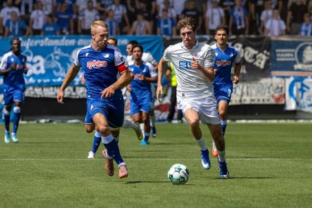 Fußball 3. Liga, Saison 2026 27, 1. Spieltag: TSG Hoffenheim 2 gegen Hansa Rostock***Valentin Lässig (6, Hoffenheim) gewinnt das Laufduell gegen Bernie Lennemann (7, Rostock) *** Soccer 3rd Division, 2026–27 Season, Matchday 1: TSG Hoffenheim 2 vs. Hansa Rostock***Valentin Lässig 6, Hoffenheim wins the footrace against Bernie Lennemann 7, Rostock Copyright: xUdoxHerrmannx
