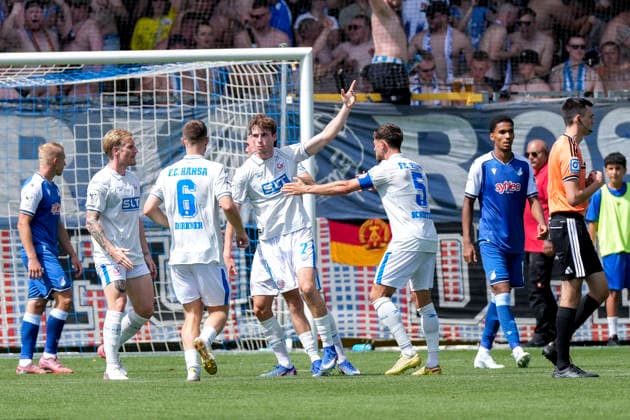 v.li.: Andreas Voglsammer (Rostock, 9), Jonas Dirkner (Rostock, 6), Bernie Lennemann (Rostock, 7), Marco Schuster (Rostock, 5), Spieler vom F.C. Hansa Rostock, jubeln über das Tor zum 2:3, Jubel, Torjubel, Torerfolg, celebrate the goal, goal, celebration, jubelt ueber das Tor, Freuen, Freude, freut sich, optimistisch, positiv, Spielszene, Highlight, Action, Aktion, 09.08.2026, Sinsheim (Deutschland), Fussball, 3. Liga, TSG 1899 Hoffenheim II - Hansa Rostock, DFB DFL REGULATIONS PROHIBIT ANY USE OF PHOTOGRAPHS AS IMAGE SEQUENCES AND OR QUASI-VIDEO. *** From left: Andreas Voglsammer (Rostock), 9; Jonas Dirkner (Rostock), 6; Bernie Lennemann (Rostock), 7; Marco Schuster (Rostock), 5; players from FC Hansa Rostock celebrate the goal that made the score 2–3, Celebration, goal celebration, scoring a goal, celebrate the goal, goal, celebration, celebrating the goal, joy, happiness, happy, optimistic, positive, game scene, highlight, action, 09 08 2026, Sinsheim, Germany, soccer, 3rd Division, TSG 1899 Hoffenheim II vs. Hansa Rostock, DFB and DFL regulations prohibit any use of photographs as image sequences and or quasi-video xozx
