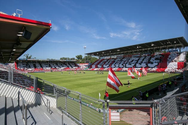 Cottbus, Deutschland 09. August 2026: 2. BL - 2026 2027 - Sp. 1 - FC Energie Cottbus gegen Hannover 96 Im Bild: Choreografie Energie Cottbus - Fanblock DFL DFB regulations prohibit any use of photographs as image sequences and or quasi-video. LEAG Energie Stadion Brandenburg *** Cottbus, Germany, August 9, 2026, 2nd Bundesliga 2026–2027, Matchday 1: FC Energie Cottbus vs. Hannover 96. Pictured: Choreography by the Energie Cottbus fan block. DFL and DFB regulations prohibit any use of photographs as image sequences and or quasi-video. LEAG Energie Stadium Brandenburg Copyright: xFotostandx xWeilandx