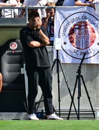 08.08.2026,GER Fußball, Männer, 2.BL, Spieltag 1, Saison 2026 2027, Hamburg, FC St. Pauli vs SpVgg Greuther Fürth Trainer Marcel Rapp (Pauli) DFB DFL regulations prohibit any use of photographs as image sequences and or quasi-video) Hamburg Millerntorstadion Hamburg Deutschland *** August 8, 2026, GER Soccer, Men, 2nd Division, Matchday 1, 2026–2027 Season, Hamburg, FC St. Pauli vs. SpVgg Greuther Fürth Coach Marcel Rapp Pauli DFB DFL regulations prohibit any use of photographs as image sequences and or quasi-video Hamburg Millerntorstadion Hamburg Germany Copyright: xnordphotoxGmbH xWitkex