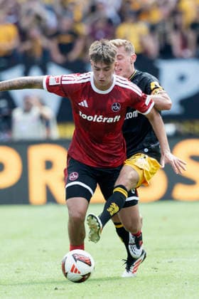 v.l.n.r.: Javier Fernandez (1. FC Nürnberg) und Niklas Hauptmann (Dynamo Dresden), im 2. Bundesliga-Spiel zwischen dem 1. FC Nürnberg und Dynamo Dresden im Max-Morlock-Stadion, Nürnberg, Deutschland, am 9. August 2026. in action during the 2nd Bundesliga match between 1. FC Nuremberg and Dynamo Dresden at the Max-Morlock Stadium, Nuremberg, Germany, on August 9, 2026. DFB DFL REGULATIONS PROHIBIT ANY USE OF PHOTOGRAPHS AS IMAGE SEQUENCES AND OR QUASI-VIDEO, *** From left to right: Javier Fernandez of 1. FC Nuremberg and Niklas Hauptmann of Dynamo Dresden, in the 2. Bundesliga match between 1. FC Nuremberg and Dynamo Dresden at the Max Morlock Stadium, Nuremberg, Germany, on August 9, 2026, in action during the 2. Bundesliga match between 1 FC Nuremberg and Dynamo Dresden at the Max Morlock Stadium, Nuremberg, Germany, on August 9, 2026. DFB and DFL regulations prohibit any use of photographs as image sequences and or quasi-video, Copyright: HMBxMedia xHeikoxBecker