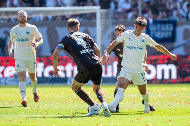 Aaron Keller (SpVgg Greuther Fuerth, 11) im Dribbling gegen David Nemeth (FC St. Pauli, 04, GER, FC St. Pauli vs. SpVgg Greuther Fuerth, Fussball, 2. Bundesliga, Spieltag 1, Saison 2026 2027, 09.08.2026 DFL REGULATIONS PROHIBIT ANY USE OF PHOTOGRAPHS AS IMAGE SEQUENCES AND OR QUASI-VIDEO GER, FC St. Pauli vs. SpVgg Greuther Fuerth, Fussball, 2. Bundesliga, Spieltag 1, Saison 2026 2027, 09.08.2026 Hamburg *** Aaron Keller (SpVgg Greuther Fürth), No. 11 dribbling past David Nemeth (FC St. Pauli), No. 04, GER, FC St. Pauli vs. SpVgg Greuther Fürth, Soccer, 2. Bundesliga, Matchday 1, 2026–2027 Season, August 9, 2026 DFL regulations prohibit any use of photographs as image sequences and or quasi-video, GER, FC St. Pauli vs. SpVgg Greuther Fürth, Soccer, 2. Bundesliga, Matchday 1, 2026–2027 Season, August 9, 2026, Hamburg Copyright: xEibner-Pressefoto MaxxVincenx EP_MVN