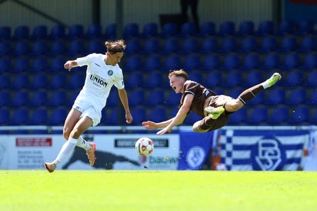 29 Lucas Schulze (FC St. Pauli U23), 16 Daniel Paul Olivier Michel (Bremer SV) Fußball I Herren I Regionalliga Nord I Saison 2026-2027 I 2. Spieltag I FC St. Pauli U23 - Bremer SV I 09.08.2026 I Edmund-Plambeck-Stadion *** 29 Lucas Schulze, FC St. Pauli U23, 16 Daniel Paul Olivier Michel Bremer SV Men s Soccer I Regionalliga Nord I 2026–2027 Season I Matchday 2 I FC St. Pauli U23 vs. Bremer SV I August 9, 2026 I Edmund Plambeck Stadium