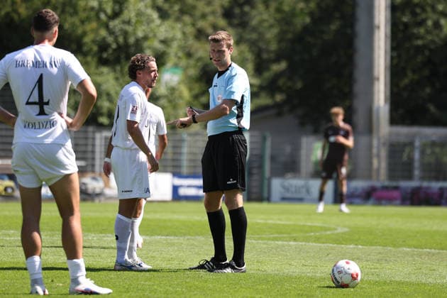 Fußball I Herren I Saison 2026 2027 I Regionalliga Nord I 2.Spieltag I FC St.Pauli II - Bremer SV I 09.08.2026 Schiedsrichter Paul Albrecht Norderstedt Edmund Plambeck Stadion Schleswig-Holstein Deutschland *** Soccer I Men s I 2026–2027 Season I Regionalliga Nord I Matchday 2 I FC St. Pauli II vs. Bremer SV I August 9, 2026 Referee: Paul Albrecht, Norderstedt; Edmund Plambeck Stadium, Schleswig-Holstein, Germany Copyright: xLobeca RalfxHomburgx