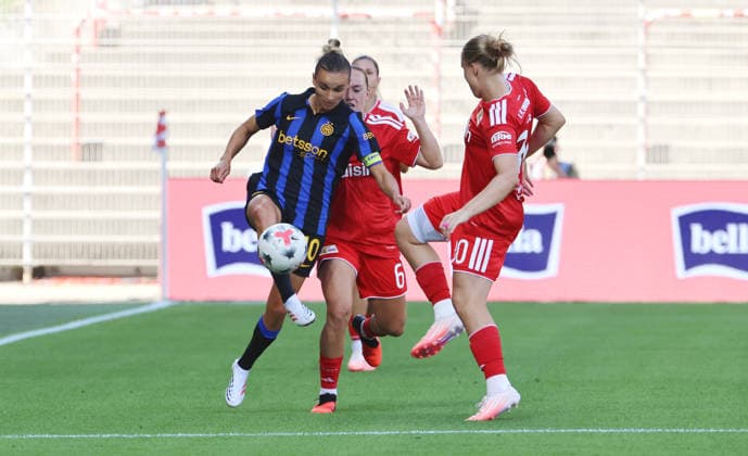 Lina Magull am Ball, Lisanne Gräwe, Jella Veit Zweikampf Spielszene Aktion Fußball Fussball Testspiel Frauen Damen Bundesliga Saison 2026 2027 09.08.2026 1.FC Union Berlin FCU vs Inter Mailand DFL regulations prohibit any use of photographs as image sequences and or quasi-video *** Lina Magull with the ball, Lisanne Gräwe, Jella Veit, tackle, game scene, action, sports, soccer, women’s soccer, friendly match, Women’s Bundesliga, 2026–2027 season, September 8, 2026, 1. FC Union Berlin (FCU) vs. Inter Milan. DFL regulations prohibit any use of photographs as image sequences and or quasi-video.