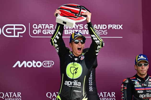 motor racing, Motorsport Moto GP Qatar Airways Grand Prix of Great Britain Superfile Trackhouse MotoGP Team rider Raul Fernandez (25) holds his winners trophy in the air during the Moto GP Qatar Airways Grand Prix of Great Britain at Silverstone, Towcester, UK on 9 August 2026. Towcester Silverstone Northamptonshire UK Editorial use only , Copyright: xDennisxGoodwinx PSI-24671-0033
