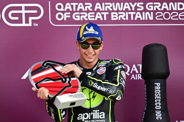motor racing, Motorsport Moto GP Qatar Airways Grand Prix of Great Britain Superfile Trackhouse MotoGP Team rider Raul Fernandez (25) holds his winners trophy during the Moto GP Qatar Airways Grand Prix of Great Britain at Silverstone, Towcester, UK on 9 August 2026. Towcester Silverstone Northamptonshire UK Editorial use only , Copyright: xDennisxGoodwinx PSI-24671-0034