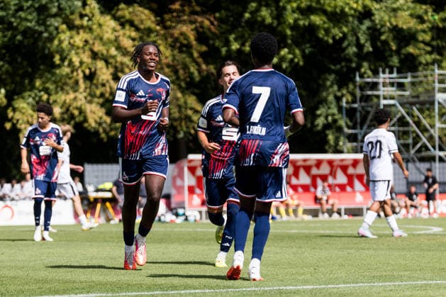 U17, U 17 DFB-Nachwuchsliga: 1. FC Köln vs. SV Sandhausen; 09.08.2026 KÖLN, GERMANY - AUGUST 09: Jubel zum 3:0 durch Isaiah Amani Izuagie (1. FC Köln, 9), Tor, Torjubel, während dem 1. Spieltag der Vorrunde Gruppe E - U17 DFB-Nachwuchsliga zwischen 1. FC Köln vs. SV Sandhausen am Geissbockheim Platz 7 am 09. August 2026 in Köln, Deutschland. *** U17 DFB Youth League: 1. FC Köln vs. SV Sandhausen, August 9, 2026, Cologne, Germany. August 9: Celebration of the 3-0 goal by Isaiah Amani Izuagie of 1. FC Köln, 9, goal, goal celebration, during Matchday 1 of the preliminary round, Group E, of the U17 DFB Youth League between 1 FC Köln and SV Sandhausen at Geissbockheim Field 7 on August 9, 2026, in Cologne, Germany Copyright: xBEAUTIFULxSPORTS Wunderlx