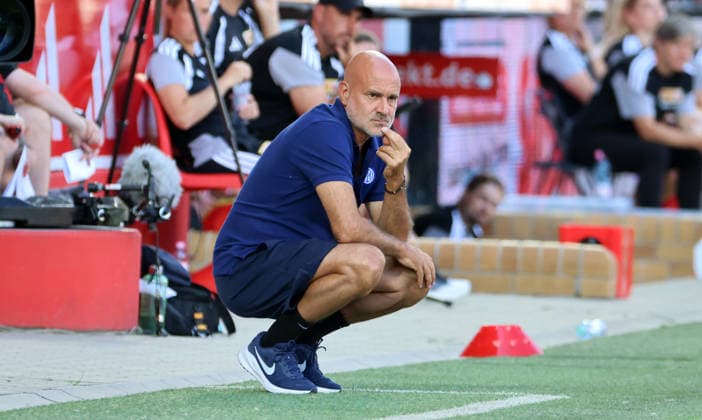 Trainer Gianpiero Piovani folgt dem Spiel Einzelbild Freisteller Aktion Fußball Fussball Testspiel Frauen Damen Bundesliga Saison 2026 2027 09.08.2026 1.FC Union Berlin FCU vs Inter Mailand DFL regulations prohibit any use of photographs as image sequences and or quasi-video *** Coach Gianpiero Piovani watches the game; single frame; cutout; action; sports; soccer; women s soccer; friendly match; Bundesliga; 2026–2027 season; September 8, 2026; 1. FC Union Berlin (FCU) vs. Inter Milan; DFL regulations prohibit any use of photographs as image sequences and or quasi-video