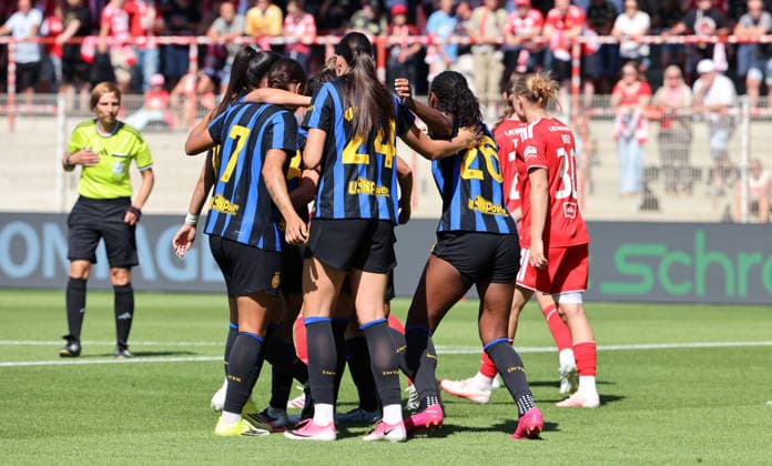 Brittany Raphino (26) jubelt nach Tor zum 0:1 mit Teamkolleginnen Freude Emotion Jubel Fußball Fussball Testspiel Frauen Damen Bundesliga Saison 2026 2027 09.08.2026 1.FC Union Berlin FCU vs Inter Mailand DFL regulations prohibit any use of photographs as image sequences and or quasi-video *** Brittany Raphino, 26, celebrates with her teammates after scoring the 0-1 goal. Joy, Emotion, Celebration, Sports, Soccer, Women s Soccer, Friendly Match, Women s Bundesliga, 2026-2027 Season, September 8, 2026, 1. FC Union Berlin (FCU) vs. Inter Milan, DFL Regulations prohibit any use of photographs as image sequences and or quasi-video