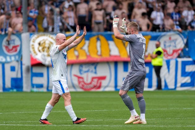 v.li.: Maximilian Krauß (Krauss, Rostock, 35), Luca Unbehaun (Torwart, Rostock, 1), Spieler vom F.C. Hansa Rostock, Jubel nach dem Schlusspfiff, Freude über den Sieg, Sieger, Gewinner, jubelt, jubeln, fröhlich, positiv, freut sich, freuen, optimistisch, Highlight, Action, Aktion, 09.08.2026, Sinsheim (Deutschland), Fussball, 3. Liga, TSG 1899 Hoffenheim II - Hansa Rostock, DFB DFL REGULATIONS PROHIBIT ANY USE OF PHOTOGRAPHS AS IMAGE SEQUENCES AND OR QUASI-VIDEO. *** From left: Maximilian Krauß Krauss, Rostock, 35, Luca Unbehaun (goalkeeper), Rostock, 1, players from FC Hansa Rostock, celebrating after the final whistle, joy over the victory, winners, celebrating, cheerful, positive, happy, optimistic, highlight, action, August 9, 2026, Sinsheim, Germany, soccer, 3rd Division, TSG 1899 Hoffenheim II vs. Hansa Rostock, DFB and DFL regulations prohibit any use of photographs as image sequences and or quasi-video xozx