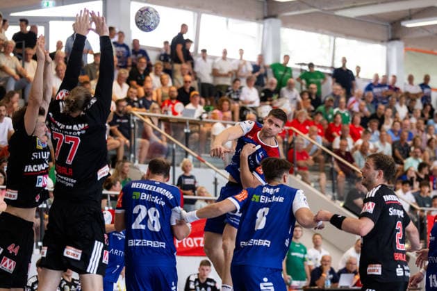 Georg POEHLE (HBW Balingen-Weilstetten, 94) erzielt ein Tor, Aktion, Torwurf GER, HBW Balingen-Weilstetten vs. HC Erlangen, Handball, Vorbereitung, Turnier, S-Cup Altensteig, Spiel um Platz 3, Spielzeit 2026 2027, 09.08.2026, GER, HBW Balingen-Weilstetten vs. HC Erlangen, Handball, Vorbereitung, Turnier, S-Cup Altensteig, Spiel um Platz 3, Spielzeit 2026 2027, 09.08.2026, Altensteig *** Georg POEHLE, HBW Balingen Weilstetten, 94, scores a goal, play, shot on goal, GER, HBW Balingen Weilstetten vs. HC Erlangen, handball, preseason, tournament, S Cup Altensteig, 3rd-place match, 2026–2027 season, August 9, 2026, GER, HBW Balingen Weilstetten vs. HC Erlangen, handball, preseason, tournament, S Cup Altensteig, 3rd-place match, 2026–2027 season, August 9, 2026, Altensteig Copyright: xEibnerxPressefoto OliverxSchmidtx EP_OST