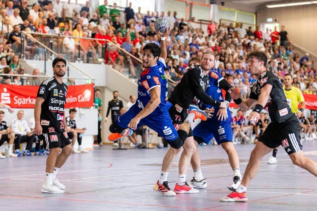 Yonatan DAYAN (HBW Balingen-Weilstetten, 34) erzielt ein Tor, Aktion, Torwurf GER, HBW Balingen-Weilstetten vs. HC Erlangen, Handball, Vorbereitung, Turnier, S-Cup Altensteig, Spiel um Platz 3, Spielzeit 2026 2027, 09.08.2026, GER, HBW Balingen-Weilstetten vs. HC Erlangen, Handball, Vorbereitung, Turnier, S-Cup Altensteig, Spiel um Platz 3, Spielzeit 2026 2027, 09.08.2026, Altensteig *** Yonatan DAYAN, HBW Balingen Weilstetten, 34, scores a goal; play; shot on goal; GER; HBW Balingen Weilstetten vs. HC Erlangen; handball; preseason; tournament; S Cup Altensteig; 3rd-place match; 2026–2027 season, August 9, 2026, GER, HBW Balingen Weilstetten vs. HC Erlangen, handball, preseason, tournament, S Cup Altensteig, 3rd-place match, 2026–2027 season, August 9, 2026, Altensteig Copyright: xEibnerxPressefoto OliverxSchmidtx EP_OST