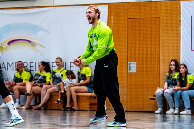 09.08.2026, xdobgx, Handball Heide-Cup 2026, VfL Gummersbach - Mors Thy Handbold v.l. Rasmus Nissen Hendriksen (Mors-Thy Handbold, 1) Jubelt ueber gehaltenen Ball, abgewehrt, gehalten, Torhueter Schneverdingen *** August 9, 2026, xdobgx, Heide Cup 2026 Handball, VfL Gummersbach vs. Mors Thy Handbold, from left: Rasmus Nissen Hendriksen, Mors Thy Handbold; 1 celebrating a saved shot, blocked, saved; Schneverdingen goalkeeper