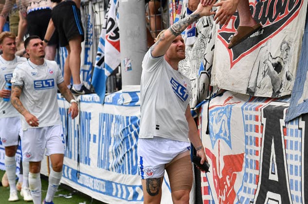 09.08.2026, xhbx, Fussball 3.Liga, TSG 1899 Hoffenheim U23 - Hansa Rostock v.l. Andreas Voglsammer (Hansa Rostock) verletzt, Verletzung,, Mannschaft, Team von Hansa Rostocj jubeln jubelt nach Spielende. (DFL DFB REGULATIONS PROHIBIT ANY USE OF PHOTOGRAPHS as IMAGE SEQUENCES and or QUASI-VIDEO) Hoffenheim *** August 9, 2026, xhbx, Soccer 3rd Division, TSG 1899 Hoffenheim U23 vs. Hansa Rostock, Andreas Voglsammer (Hansa Rostock) injured, injury, Team, Hansa Rostock players celebrate after the final whistle DFL DFB REGULATIONS PROHIBIT ANY USE OF PHOTOGRAPHS AS IMAGE SEQUENCES AND OR QUASI-VIDEO Hoffenheim