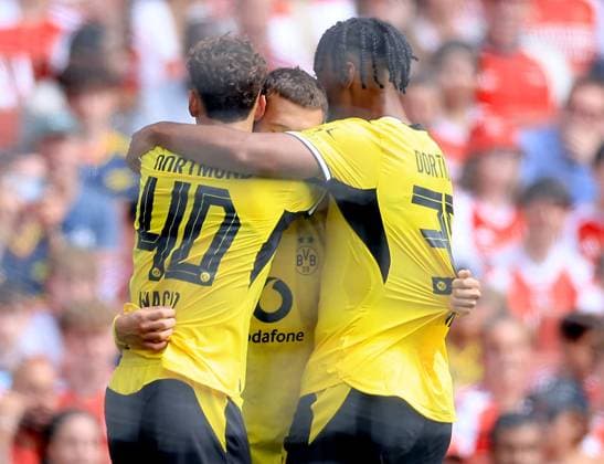 Konstantino Karetsas of Borussia Dortmund (centre) celebrates with teammates after scoring their side s second goal of the game Arsenal v Borussia Dortmund, Pre Season Friendly, Football, Emirates Stadium, London, UK - 09 Aug 2026London Emirates Stadium United Kingdom EDITORIAL USE ONLY No use with unauthorised audio, video, data, fixture lists, club league logos or live services. Online in-match use limited to 120 images, no video emulation. No use in betting, games or single club league player publications.  Copyright: xGeorgexTewkesbury Shutterstockx 17051143ae