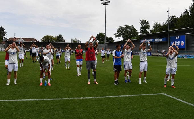 09.08.2026, xhbx, Fussball 3.Liga, TSG 1899 Hoffenheim U23 - Hansa Rostock v.l. Mannschaft, Team von Hansa Rostocj jubeln jubelt nach Spielende. (DFL DFB REGULATIONS PROHIBIT ANY USE OF PHOTOGRAPHS as IMAGE SEQUENCES and or QUASI-VIDEO) Hoffenheim *** August 9, 2026, xhbx, Soccer 3rd Division, TSG 1899 Hoffenheim U23 vs. Hansa Rostock; the Hansa Rostock team celebrates after the final whistle. DFL and DFB regulations prohibit any use of photographs as image sequences and or quasi-video. Hoffenheim