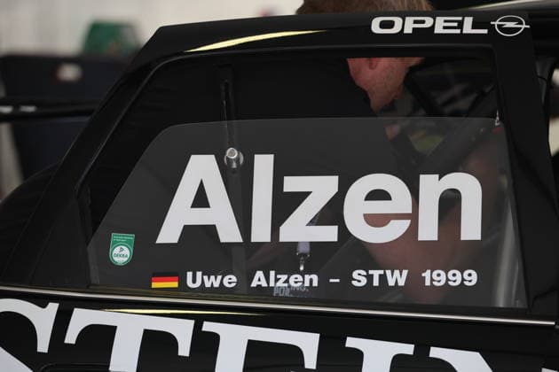 RECORD DATE NOT STATED Seitenscheibe 45 von Ruedi Aeschlimann (CHE), Opel Vectra STW (Ex Uwe Alzen) mit dem Namenszug Alzen in der Box GER, Motorsport. 53. BELMOT-Oldtimer-Grand-Prix, Super Touring Revival Rennen 1, Samstag, Nuerburgring, Nuerburg, Rheinland-Pfalz, 08.08.2026 GER, Motorsport. 53. BELMOT-Oldtimer-Grand-Prix, Super Touring Revival Rennen 1, Samstag, Nuerburgring, Nuerburg, Rheinland-Pfalz, 08.08.2026 Nuerburg *** Side window 45 by Ruedi Aeschlimann (CHE), Opel Vectra STW formerly owned by Uwe Alzen, bearing the Alzen signature in the pit (GER), Motorsport 53 BELMOT Classic Car Grand Prix, Super Touring Revival Race 1, Saturday, Nürburgring, Nürburg, Rhineland-Palatinate, August 8, 2026 GER, Motorsport 53 BELMOT Classic Car Grand Prix, Super Touring Revival Race 1, Saturday, Nürburgring, Nürburg, Rhineland-Palatinate, August 8, 2026, Nuerburg Copyright: xEibner-Pressefoto JuergenxAugstx EP_JAT