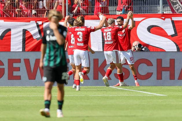 09.08.2026, xtgx, Fussball - 2.Bundesliga Energie Cottbus - Hannover 96 emspor, v.l. Jubel nach dem 2:1 durch Tolcay Cigerci (Cottbus, 10) (DFL DFB REGULATIONS PROHIBIT ANY USE OF PHOTOGRAPHS as IMAGE SEQUENCES and or QUASI-VIDEO) Cottbus *** August 9, 2026, xtgx, Soccer, 2. Bundesliga, Energie Cottbus vs. Hannover 96, emspor, from left: Celebrations after the 2-1 goal by Tolcay Cigerci (Cottbus), 10 DFL and DFB regulations prohibit any use of photographs as image sequences and or quasi-video, Cottbus