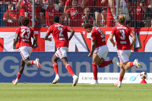09.08.2026, xtgx, Fussball - 2.Bundesliga Energie Cottbus - Hannover 96 emspor, v.l. Jubel nach dem 3:1 durch Justin Butler (Cottbus, 31) (DFL DFB REGULATIONS PROHIBIT ANY USE OF PHOTOGRAPHS as IMAGE SEQUENCES and or QUASI-VIDEO) Cottbus *** August 9, 2026, xtgx, Soccer, 2nd Bundesliga: Energie Cottbus vs. Hannover 96, emspor; from left: Celebrations after Justin Butler’s 3–1 goal for Cottbus, 31. DFL and DFB regulations prohibit any use of photographs as image sequences and or quasi-video. Cottbus