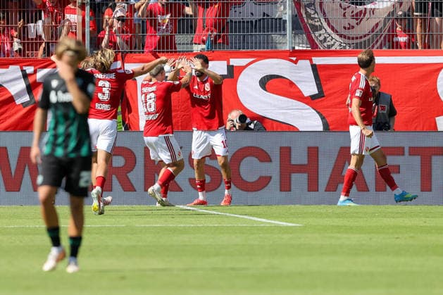 09.08.2026, xtgx, Fussball - 2.Bundesliga Energie Cottbus - Hannover 96 emspor, v.l. Jubel nach dem 2:1 durch Tolcay Cigerci (Cottbus, 10) (DFL DFB REGULATIONS PROHIBIT ANY USE OF PHOTOGRAPHS as IMAGE SEQUENCES and or QUASI-VIDEO) Cottbus *** August 9, 2026, xtgx, Soccer, 2. Bundesliga, Energie Cottbus vs. Hannover 96, emspor, from left: Celebrations after the 2-1 goal by Tolcay Cigerci (Cottbus), 10 DFL and DFB regulations prohibit any use of photographs as image sequences and or quasi-video, Cottbus