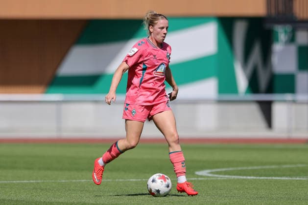 Elena Dhont (SV Werder Bremen, 31) am Ball, Freisteller, Einzelbild, Ganzkörper, Aktion, Action, Spielszene, 09.08.2026, Bremen (Deutschland), Fussball, Testspiel Frauen, SV Werder Bremen - VfL Wolfsburg *** Elena Dhont, SV Werder Bremen, 31, on the ball, isolated shot, single frame, full body, action, game scene, August 9, 2026, Bremen, Germany, soccer, women s friendly match, SV Werder Bremen vs. VfL Wolfsburg xobx
