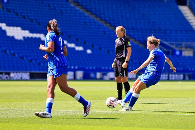 Brighton and Hove Albion Women v Paris Saint-Germain Women Pre-Season Friendly Maisie Symonds of Brighton and Hove Albion Women scores from a direct freekick during the Pre-Season Friendly match at the American Express Stadium, Brighton and Hove 09 08 2026 UK Newspapers OUT Copyright: xNeilxHolmesx FIL-23742-0011