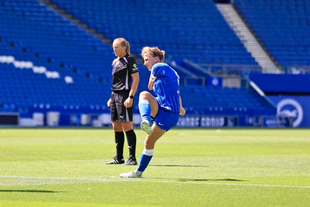 Brighton and Hove Albion Women v Paris Saint-Germain Women Pre-Season Friendly Maisie Symonds of Brighton and Hove Albion Women scores from a direct freekic during the Pre-Season Friendly match at the American Express Stadium, Brighton and Hove 09 08 2026 UK Newspapers OUT Copyright: xNeilxHolmesx FIL-23742-0012