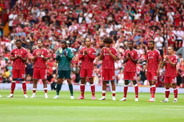 The players during a minutes applause to Kevin Keegan Liverpool v Monaco, Pre Season Friendly, Football, Anfield, Liverpool, UK - 09 Aug 2026Liverpool Anfield United Kingdom EDITORIAL USE ONLY No use with unauthorised audio, video, data, fixture lists, club league logos or live services. Online in-match use limited to 120 images, no video emulation. No use in betting, games or single club league player publications.  Copyright: xPaulxCurrie Shutterstockx 17051142q