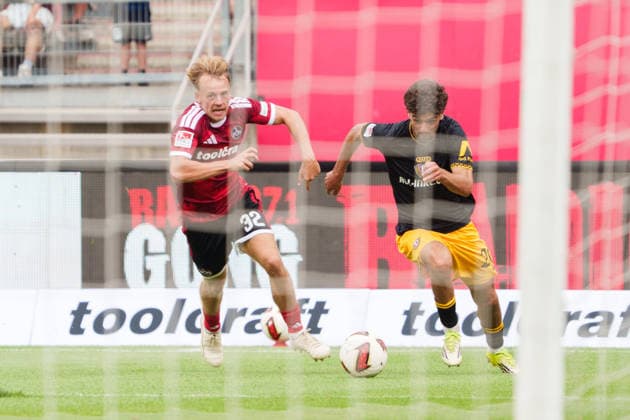 Tim Janisch (1. FC Nuernberg, 32) und Ben Bobzien (Dynamo Dresden, 20), GER, 1. FC Nuernberg vs. Dynamo Dresden, Fussball, 2. Bundesliga, 1. Spieltag, Saison 2026 2027, 09.08.2026, DFL REGULATIONS PROHIBIT ANY USE OF PHOTOGRAPHS AS IMAGE SEQUENCES AND OR QUASI-VIDEO, GER, 1. FC Nuernberg vs. Dynamo Dresden, Fussball, 2. Bundesliga, 1. Spieltag, Saison 2026 2027, 09.08.2026, Nuernberg *** Tim Janisch, 1. FC Nuremberg, 32, and Ben Bobzien, Dynamo Dresden, 20, GER, 1. FC Nuremberg vs. Dynamo Dresden, Soccer, 2. Bundesliga, Matchday 1, 2026–2027 Season, August 9, 2026, DFL regulations prohibit any use of photographs as image sequences and or quasi-video, GER, 1. FC Nuremberg vs. Dynamo Dresden, soccer, 2. Bundesliga, Matchday 1, 2026–2027 Season, August 9, 2026, Nuremberg Copyright: xEibner-Pressefoto MaxxVogelx EP_MVL
