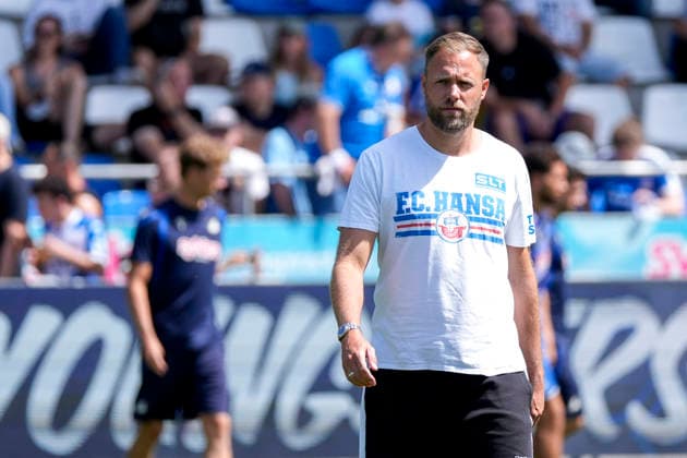 Daniel Brinkmann (Trainer, Cheftrainer, FC Hansa), Einzelbild, Einzelfoto, Aktion, Action, 09.08.2026, Sinsheim (Deutschland), Fussball, 3. Liga, TSG 1899 Hoffenheim II - Hansa Rostock, DFB DFL REGULATIONS PROHIBIT ANY USE OF PHOTOGRAPHS AS IMAGE SEQUENCES AND OR QUASI-VIDEO. *** Daniel Brinkmann, Coach, Head Coach, FC Hansa, Single Image, Single Photo, Action, 09 08 2026, Sinsheim, Germany, soccer, 3rd Division, TSG 1899 Hoffenheim II vs. Hansa Rostock, DFB and DFL regulations prohibit any use of photographs as image sequences and or quasi-video xozx