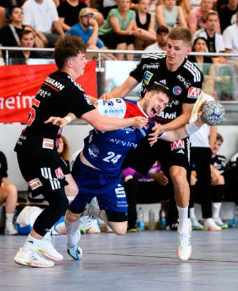 Altensteig: SCup - Spiel Platz 3 - 26 27 - HBW Balingen - HC Erlangen Elias Fügel Fuegel (HBW Balingen) Altensteig Eichwaldhalle Baden-Württemberg Deutschland *** Altensteig SCup Match, 3rd Place: 26–27 HBW Balingen vs. HC Erlangen Elias Fügel (Fuegel) HBW Balingen Altensteig Eichwaldhalle Baden-Württemberg Germany