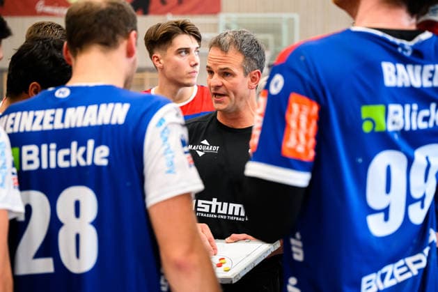 Altensteig: SCup - Spiel Platz 3 - 26 27 - HBW Balingen - HC Erlangen Trainer Matthias Flohr (HBW Balingen) Altensteig Eichwaldhalle Baden-Württemberg Deutschland *** Altensteig SCup Match, 3rd Place, 26–27 HBW Balingen vs. HC Erlangen Coach Matthias Flohr HBW Balingen Altensteig Eichwaldhalle Baden-Württemberg Germany