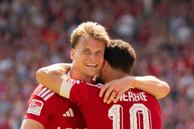 09.08.2026: Fußball: Energie Cottbus - Hannover 96, 2. Spieltag im LEAG Energie Stadion. Torjubel Tolcay Cigerci (Energie Cottbus, 10) und Moritz Hannemann (Energie Cottbus, 11) nach seinem Tor zur 2:1 Führung für Energie Cottbus WICHTIGER HINWEIS: Gemäß den Vorgaben der DFL und des DFB ist es untersagt, in dem Stadion und oder vom Spiel angefertigte Fotoaufnahmen in Form von Sequenzbildern und oder videoähnlichen Fotostrecken zu verwerten bzw. verwerten zu lassen. *** August 9, 2026: Energie Cottbus vs. Hannover 96, Matchday 2 at the LEAG Energie Stadium: Tolcay Cigerci of Energie Cottbus, No. 10, and Moritz Hannemann of Energie Cottbus, No. 11, celebrate after his goal gave Energie Cottbus a 2–1 lead. IMPORTANT NOTICE: In accordance with the regulations of the DFL and the DFB, it is prohibited to use or allow the use of photographs taken in the stadium and or during the game in the form of sequential images and or video-like photo sequences Copyright: xJamesxZabelx