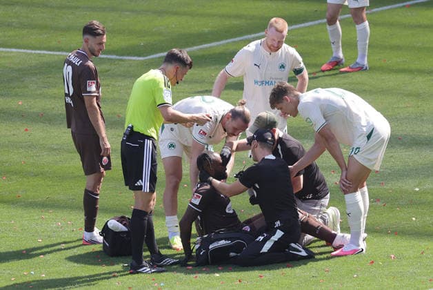 Behandlung von Ricky-Jade Jones (St. Pauli) Fussball, 2.Liga, Saison 2026-2027 Herren, FC St.Pauli gegen Greuther Fuerth, 1-1 DFL REGULATIONS PROHIBIT ANY USE OF PHOTOGRAPHS AS IMAGE SEQUENCES AND OR QUASI-VIDEO. *** Coverage of Ricky Jade Jones, St. Pauli Soccer, 2nd Division, 2026–2027 Men’s Season, FC St. Pauli vs. Greuther Fürth, 1–1. DFL regulations prohibit any use of photographs as image sequences and or quasi-video.
