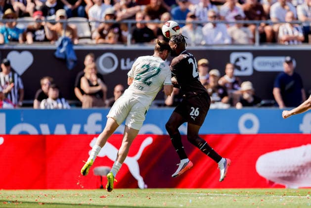 Hamburg, 9. August 2026 - Fußball, 2. Bundesliga 2026 27, FC St. Pauli - SpVgg Greuther Fürth: Jannis Heuer (SpVgg Greuther Fürth, 22), Ricky-Jade Jones (FC St. Pauli, 26) DFL REGULATIONS PROHIBIT ANY USE OF PHOTOGRAPHS AS IMAGE SEQUENCES AND OR QUASI-VIDEO. *** Hamburg, August 9, 2026 Soccer, 2026–27 2. Bundesliga, FC St. Pauli vs. SpVgg Greuther Fürth, Jannis Heuer (SpVgg Greuther Fürth, 22), Ricky Jade Jones (FC St. Pauli, 26). DFL regulations prohibit any use of photographs as image sequences and or quasi-video.