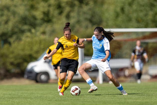 KOWO Sommercup 2026: Chemnitzer FC vs. SG Dynamo Dresden; Erfurt; 09.08.2026 Annemarie Hörr ( 9; SG Dynamo Dresden) gegen Leni Preuß ( 23; Chemnitzer FC) KOWO Sommercup 2026: Chemnitzer FC vs. SG Dynamo Dresden; Sportforum Johannesplatz Erfurt; 09.08.2026 *** KOWO Summer Cup 2026: Chemnitzer FC vs. SG Dynamo Dresden, Erfurt, August 9, 2026; Annemarie Hörr 9 (SG Dynamo Dresden) vs. Leni Preuß 23 (Chemnitzer FC); KOWO Summer Cup 2026: Chemnitzer FC vs. SG Dynamo Dresden; SportsForum Johannesplatz, Erfurt, August 9, 2026 Copyright: xBEAUTIFULxSPORTS Duehringx