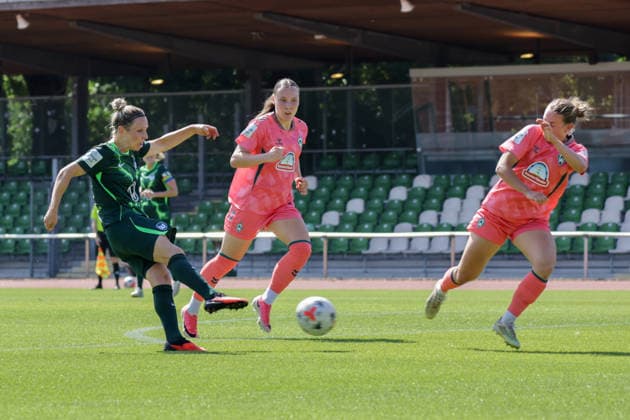 09.08.2026, xgrfx, Fussball Testspiel Frauen, SV Werder Bremen - VfL Wolfsburg v.l. Svenja Huth (VfL Wolfsburg), Chiara Dangelo (Werder Bremen) (DFL DFB REGULATIONS PROHIBIT ANY USE OF PHOTOGRAPHS as IMAGE SEQUENCES and or QUASI-VIDEO) Bremen *** August 9, 2026, xgrfx, Women s Soccer Friendly Match, SV Werder Bremen vs. VfL Wolfsburg, Svenja Huth (VfL Wolfsburg), Chiara Dangelo (Werder Bremen). DFL and DFB regulations prohibit any use of photographs as image sequences and or quasi-video. Bremen