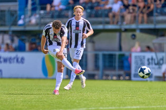 Torschuss Yunus Emre Kahriman (VfR Aalen, 10), Vico Meien (VfR Aalen, 27) GER, VfR Aalen vs. SC Freiburg II, Fussball, Herren, Regionalliga Suedwest, 1. Spieltag, Spielzeit 2026 2027, 09.08.2026 GER, VfR Aalen vs. SC Freiburg II, Fussball, Herren, Regionalliga Suedwest, 1. Spieltag, Spielzeit 2026 2027, 09.08.2026 Aalen *** Shot on goal by Yunus Emre Kahriman (VfR Aalen), 10, Vico Meien (VfR Aalen), 27 GER, VfR Aalen vs. SC Freiburg II, Soccer, Men’s, Regionalliga Southwest, Matchday 1, 2026–2027 season, August 9, 2026 GER, VfR Aalen vs. SC Freiburg II, Soccer, Men s, Regionalliga Southwest, Matchday 1, 2026–2027 season, August 9, 2026 Aalen Copyright: xEibner-Pressefotox EP_ODS