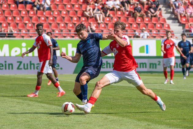 Maurizio Grimaldi (CFC, 23), Felix Langhammer (HFC, 34), Hallescher FC vs. Chemnitzer FC, Fussball, Regionalliga Nordost, 4. Spieltag, Saison 2026 27, 09.08.2026 Halle Leuna Chemie Stadion ST Deutschland *** Maurizio Grimaldi (CFC), 23, Felix Langhammer (HFC), 34, Hallescher FC vs. Chemnitzer FC, Soccer, Northeast Regional League, Matchday 4, 2026–27 Season, August 9, 2026, Halle Leuna Chemie Stadium, ST Deutschland