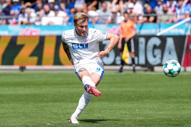 Torschütze Andreas Voglsammer (Rostock, 9) shsn, erzielt per Freistoß das Tor zum 0:1 , Treffer, Torerfolg, Highlight, Action, Aktion, Spielszene, 09.08.2026, Sinsheim (Deutschland), Fussball, 3. Liga, TSG 1899 Hoffenheim II - Hansa Rostock, DFB DFL REGULATIONS PROHIBIT ANY USE OF PHOTOGRAPHS AS IMAGE SEQUENCES AND OR QUASI-VIDEO. *** Goal scorer Andreas Voglsammer of Rostock, 9 shsn, scores the 0–1 goal on a free kick; goal, scoring, highlight, action, play, game scene, August 9, 2026, Sinsheim, Germany, soccer, 3rd Division, TSG 1899 Hoffenheim II vs. Hansa Rostock, DFB and DFL regulations prohibit any use of photographs as image sequences and or quasi-video xozx