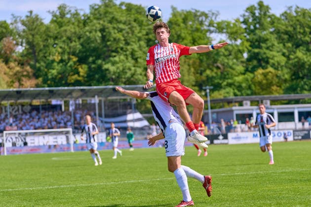 Kopfballduell Zweikampf, Duell zwischen ischen Jascha Doeringer (VfR Aalen, 08) ud Mateo Zelic (SC Freiburg II, 11) GER, VfR Aalen vs. SC Freiburg II, Fussball, Herren, Regionalliga Suedwest, 1. Spieltag, Spielzeit 2026 2027, 09.08.2026 GER, VfR Aalen vs. SC Freiburg II, Fussball, Herren, Regionalliga Suedwest, 1. Spieltag, Spielzeit 2026 2027, 09.08.2026 Aalen *** Heading duel, one-on-one between Jascha Doeringer (VfR Aalen, No. 08) and Mateo Zelic (SC Freiburg II, No. 11), GER, VfR Aalen vs. SC Freiburg II, Soccer, Men’s, Regionalliga Southwest, Matchday 1, 2026–2027 season, August 9, 2026, Germany, VfR Aalen vs. SC Freiburg II, Soccer, Men’s, Regionalliga Southwest, Matchday 1, 2026–2027 season, August 9, 2026, Aalen Copyright: xEibner-Pressefotox EP_ODS