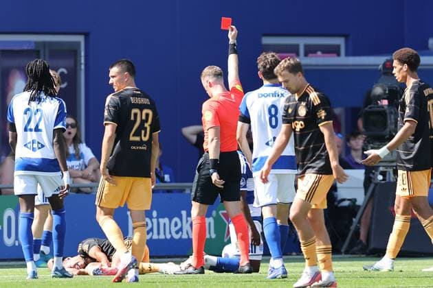 ZWOLLE - Referee Jannick van der Laan shows a red card to PEC Zwolle defender Sherel Floranus during the Eredivisie match between PEC Zwolle and Ajax at MAC3PARK stadium on August 8, 2026 in Zwolle, the Netherlands. (Photo by DeFodi Images) - *** ZWOLLE Referee Jannick van der Laan shows a red card to PEC Zwolle defender Sherel Floranus during the Eredivisie match between PEC Zwolle and Ajax at MAC3PARK Stadium on August 8, 2026, in Zwolle, the Netherlands. Photo by DeFodi Images