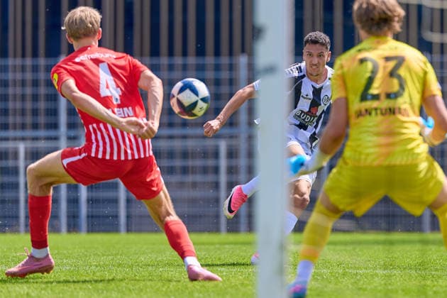 Marius Klein (SC Freiburg II, 04), Flanke Dean Melo (VfR Aalen, 18), Jaason Jantunen (SC Freiburg II, 23) GER, VfR Aalen vs. SC Freiburg II, Fussball, Herren, Regionalliga Suedwest, 1. Spieltag, Spielzeit 2026 2027, 09.08.2026 GER, VfR Aalen vs. SC Freiburg II, Fussball, Herren, Regionalliga Suedwest, 1. Spieltag, Spielzeit 2026 2027, 09.08.2026 Aalen *** Marius Klein, SC Freiburg II, 04, cross by Dean Melo, VfR Aalen, 18, Jaason Jantunen, SC Freiburg II, 23 GER, VfR Aalen vs. SC Freiburg II, Soccer, Men’s, Regionalliga Southwest, Matchday 1, 2026–2027 Season, August 9, 2026 GER, VfR Aalen vs. SC Freiburg II, Soccer, Men s, Regionalliga Southwest, Matchday 1, 2026–2027 season, August 9, 2026 Aalen Copyright: xEibner-Pressefotox EP_ODS
