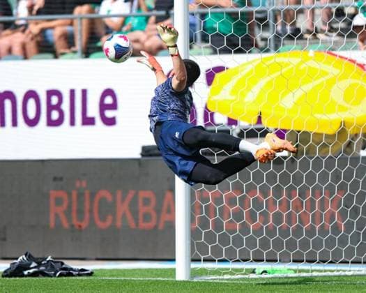 9. August 2026, Fussball, Brack Super League 2026 27, Runde 3, FC St. Gallen 1879 gegen FC Luzern, Berit Sitterstadion, St. Gallen, Schweiz Simon Simoni (1, FC Luzern) beim Aufwärmen Photo: Urs Ottiger *** August 9, 2026, Soccer, Brack Super League 2026–27, Round 3, FC St. Gallen 1879 vs. FC Lucerne, Berit Sitter Stadium, St. Gallen, Switzerland. Simon Simoni 1, FC Lucerne warming up. Photo by Urs Ottiger