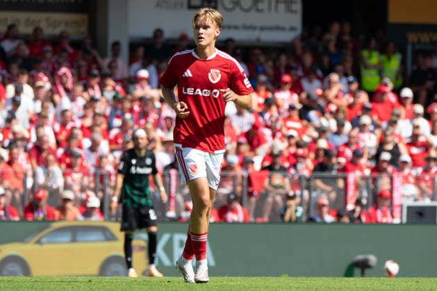 Lukas Michelbrink (Energie Cottbus, 8) 09.08.2026, Energie Cottbus vs Hannover 96, Fussball, 2. Bundesliga, Energie Stadion, Cottbus DFL regulations prohibit any use of photographs as image sequences and or quasi-video. *** Lukas Michelbrink, Energie Cottbus, September 8, 2026, Energie Cottbus vs. Hannover 96, Soccer, 2. Bundesliga, Energie Stadium, Cottbus. DFL regulations prohibit any use of photographs as image sequences and or quasi-video. Copyright: HMBxMedia xFinnxWeidmann