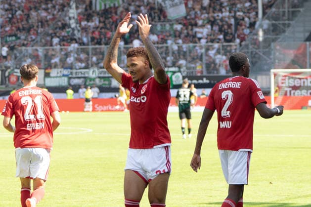 Justin Butler. 09.08.2026, Energie Cottbus vs Hannover 96, Fussball, 2. Bundesliga, Energie Stadion, Cottbus DFL regulations prohibit any use of photographs as image sequences and or quasi-video. *** Justin Butler, August 9, 2026, Energie Cottbus vs. Hannover 96, Soccer, 2. Bundesliga, Energie Stadium, Cottbus. DFL regulations prohibit any use of photographs as image sequences and or quasi-video. Copyright: HMBxMedia xFinnxWeidmann