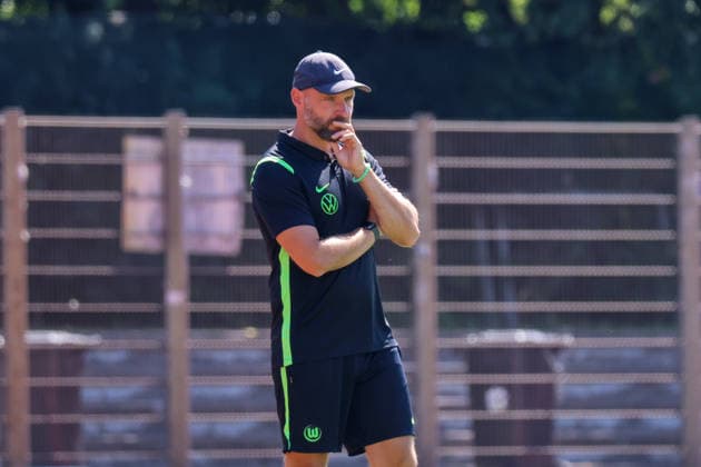 Bremen, Deutschland: 09.08.2026 - Testspiel - SV Werder Bremen Frauen vs. VfL Wolfsburg Frauen Im Bild: Cheftrainer Stephan Lerch (Wolfsburg) *** Bremen, Germany, August 9, 2026: Friendly match between SV Werder Bremen Women and VfL Wolfsburg Women. Pictured: Head Coach Stephan Lerch of Wolfsburg Copyright: HMBxMedia MadeleinexFantini